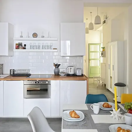 Apartment Central Apartman 3 Bdr, 2 Bath+3a/c+free Parking+quite *