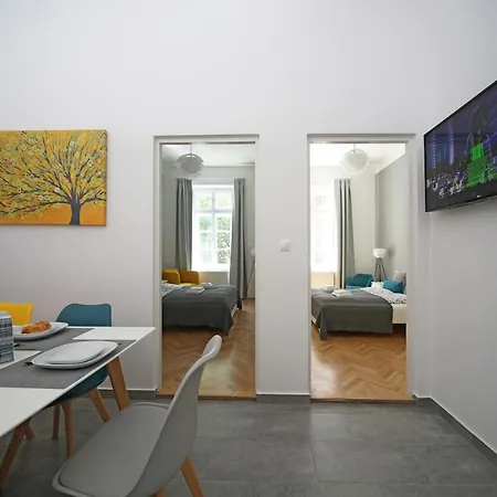 Apartment Central Apartman 3 Bdr, 2 Bath+3a/c+free Parking+quite