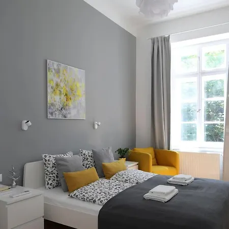Apartment Central Apartman 3 Bdr, 2 Bath+3a/c+free Parking+quite