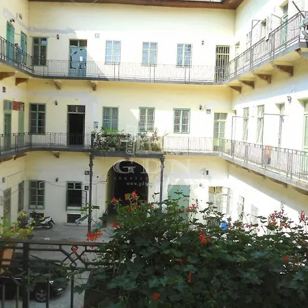 Central Apartman 3 Bdr, 2 Bath+3a/c+free Parking+quite *