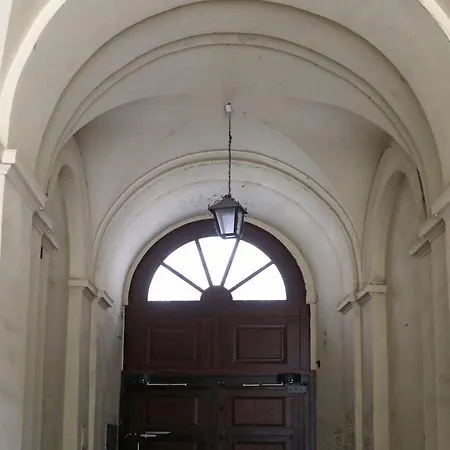 Apartment Central Apartman 3 Bdr, 2 Bath+3a/c+free Parking+quite